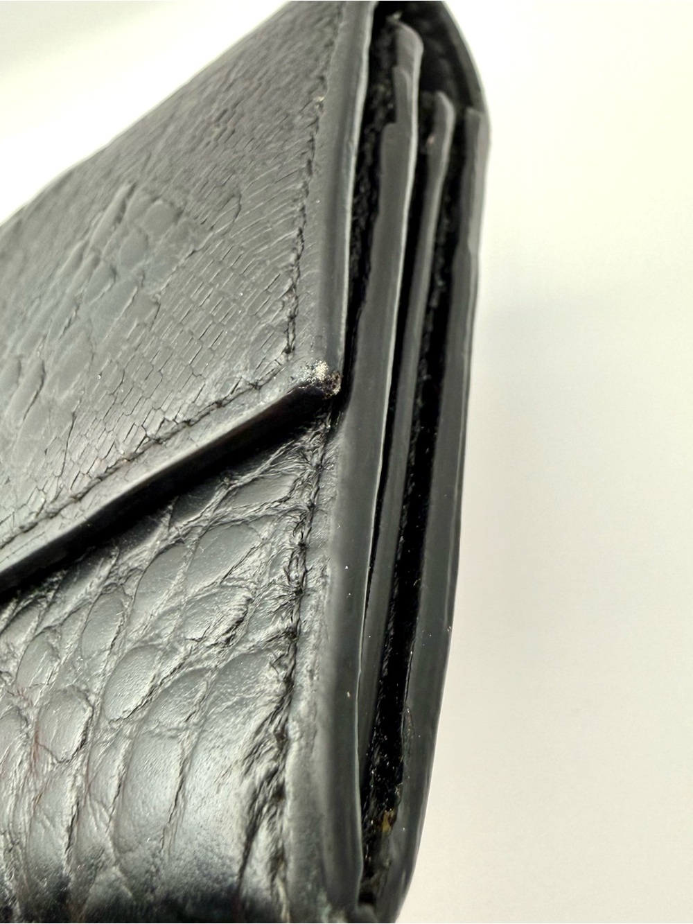 Burberry Embossed Pattern Black Leather Wallet | New Zipper Pull - Picture 16 of 16